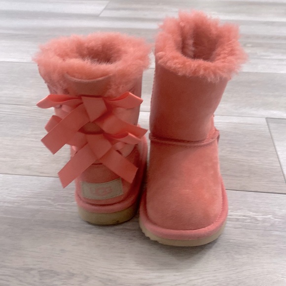 Ugg Bailey Bow ll Girls Size 7 Pink Suede Sheepskin Water Resistant Boots - Picture 2 of 5